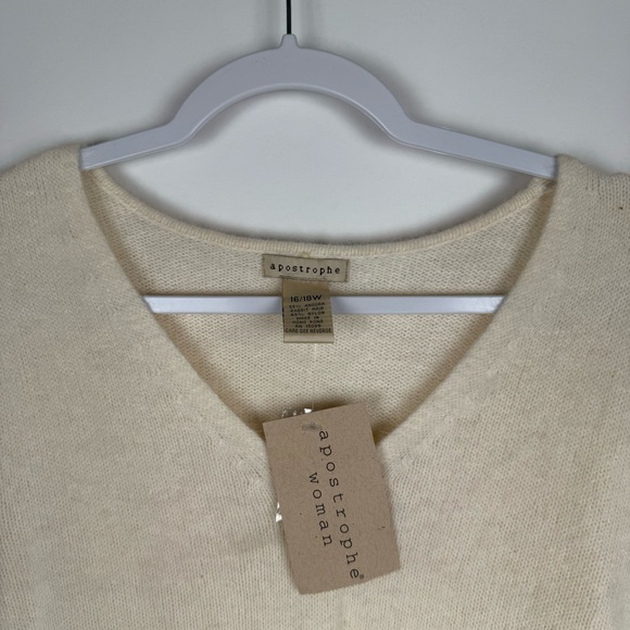 NWT Apostrophe Women’s Angora Blend V-neck Pullover Sweater Top Size 16/18 (XL) - Picture 3 of 10